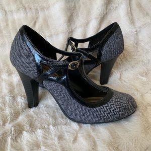 Dexflex Comfort T- Strap Pumps